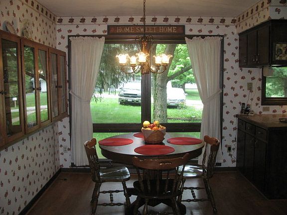 5th image of 1082 Bellaire Dr