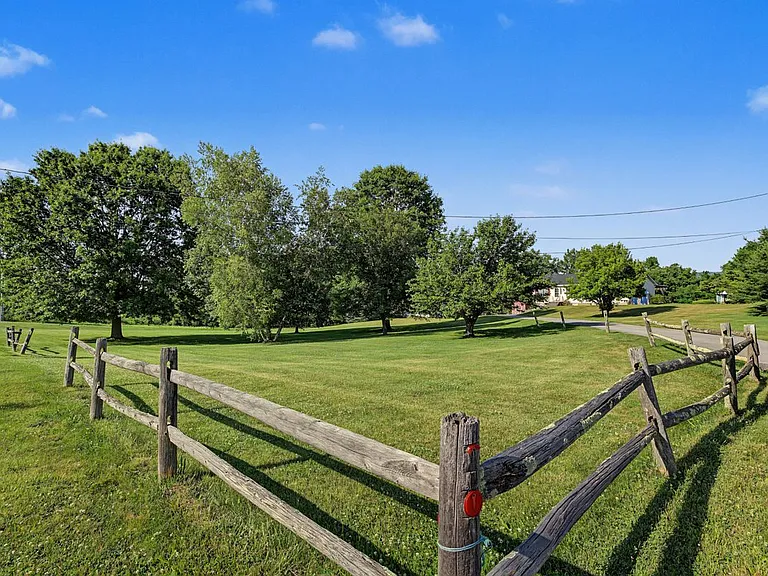 318 Cornwall Hill Rd — Photo 35