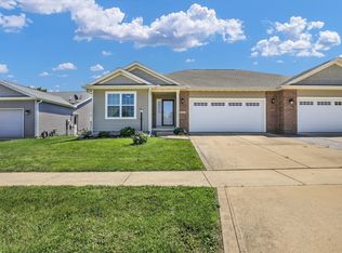 1711 E Lexington Dr, Urbana, IL 61802