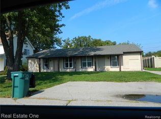 1035 Vermont Dr, Troy, MI 48083