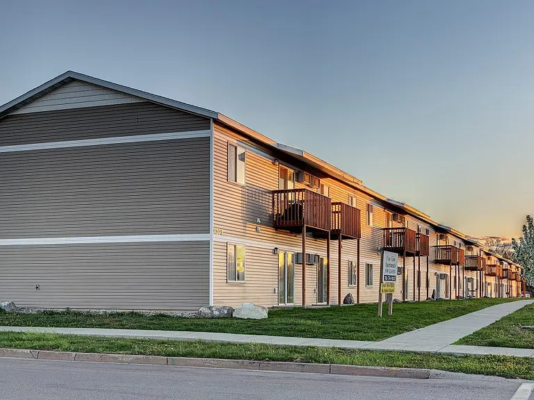 Pineview Apartments — Photo 15