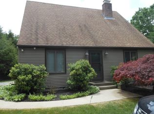 688 Franklin Rd, Hope, RI 02816