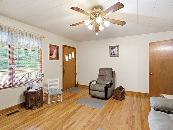 2nd image of 282 W Bennett Rd