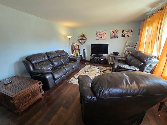 4th image of 209 S Pine St