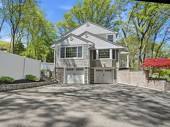 4th image of 60 Woodvale Avenue