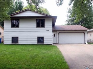 5109 E 16th St, Sioux Falls, SD 57110
