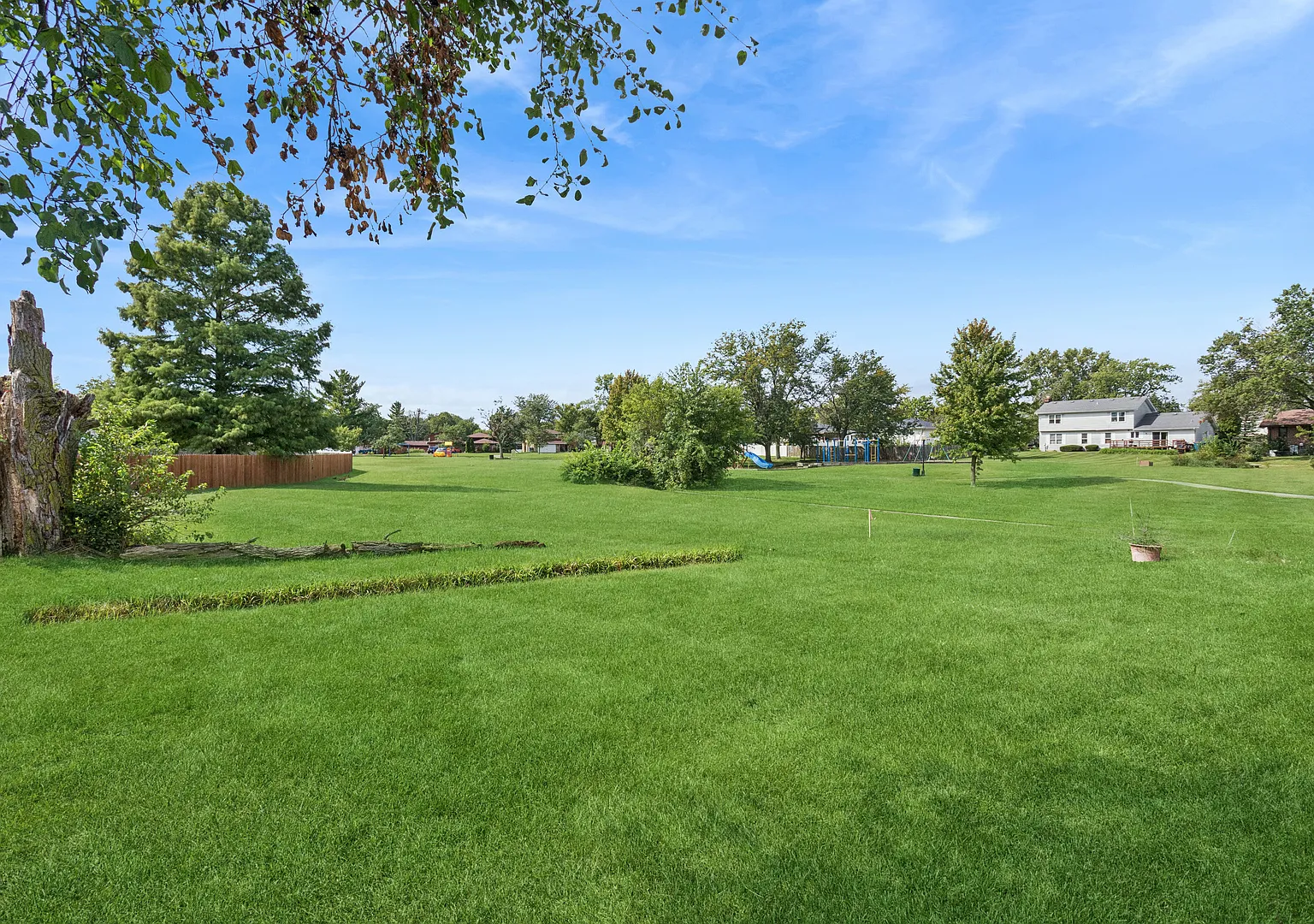 4 bed, 2.5 bath, 2550 sqft, $3,200 — Photo 4