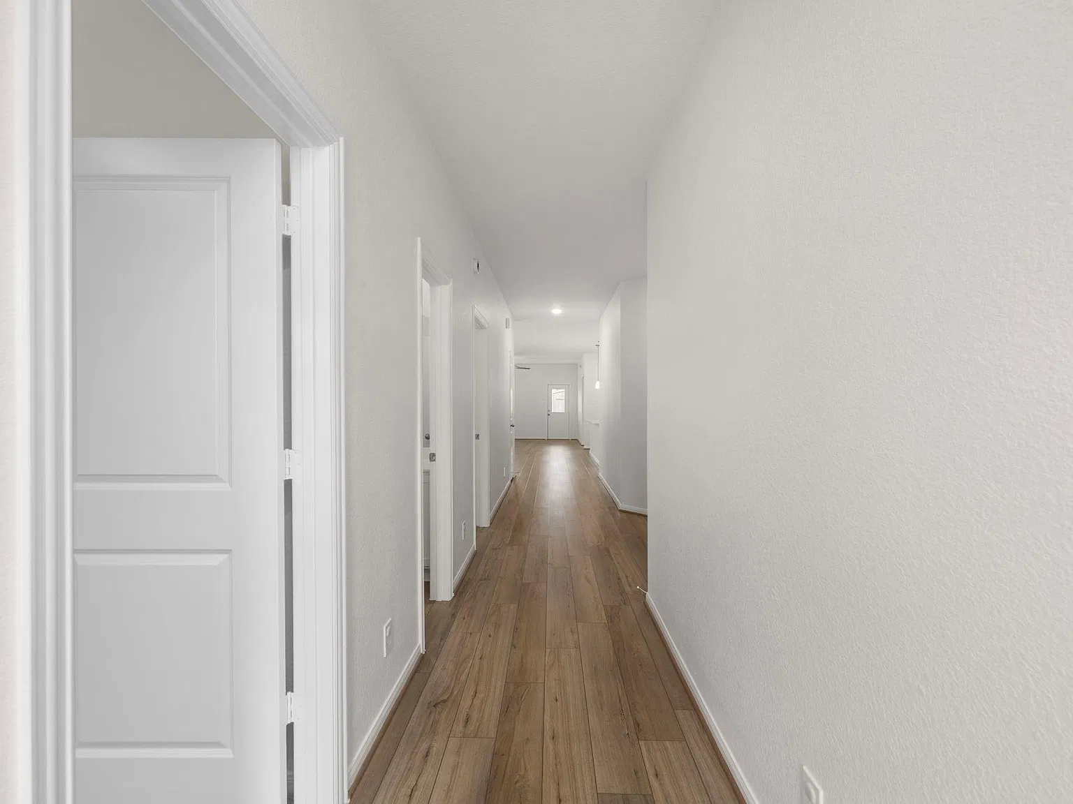 4 bed, 2.0 bath, 1800 sqft, $2,100 — Photo 3