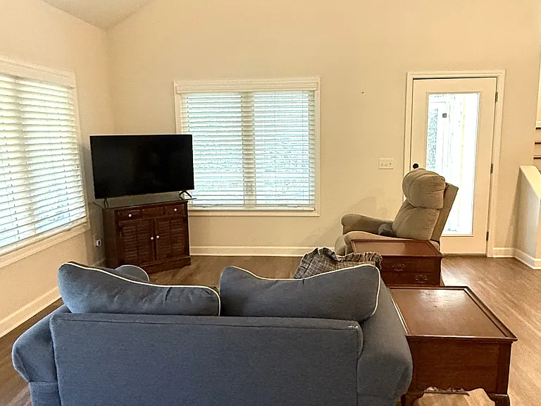 910 Honey Hill Rd — Photo 3