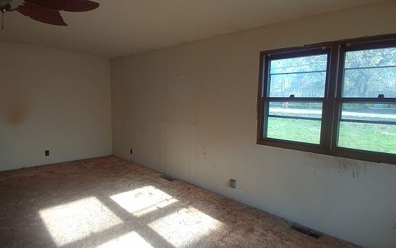 3rd image of 115 W 1st St