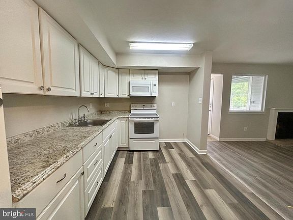 2nd image of 701 Abbey Ct