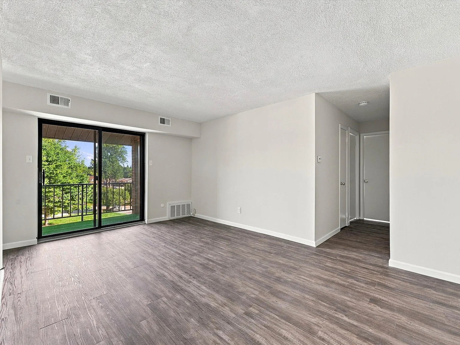 2 bed, 900 sqft, $1,850 — Photo 4