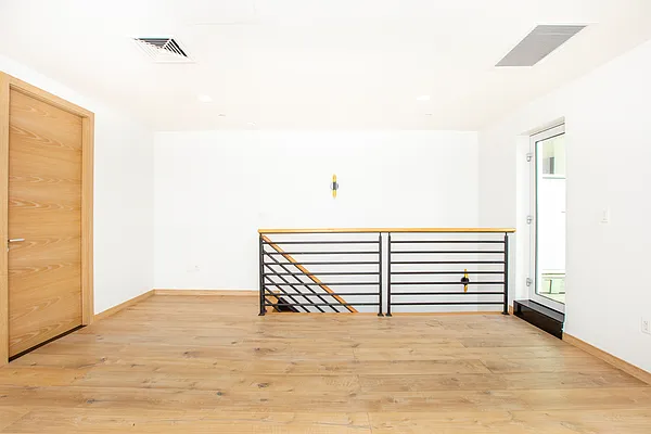 Rented by HCRE | media 10