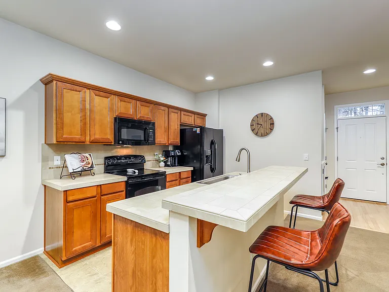 4619 Strathmore Cir SW — Photo 10