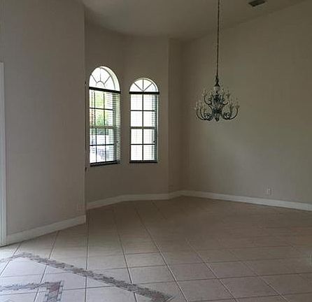 Entrance/ Dinning Room