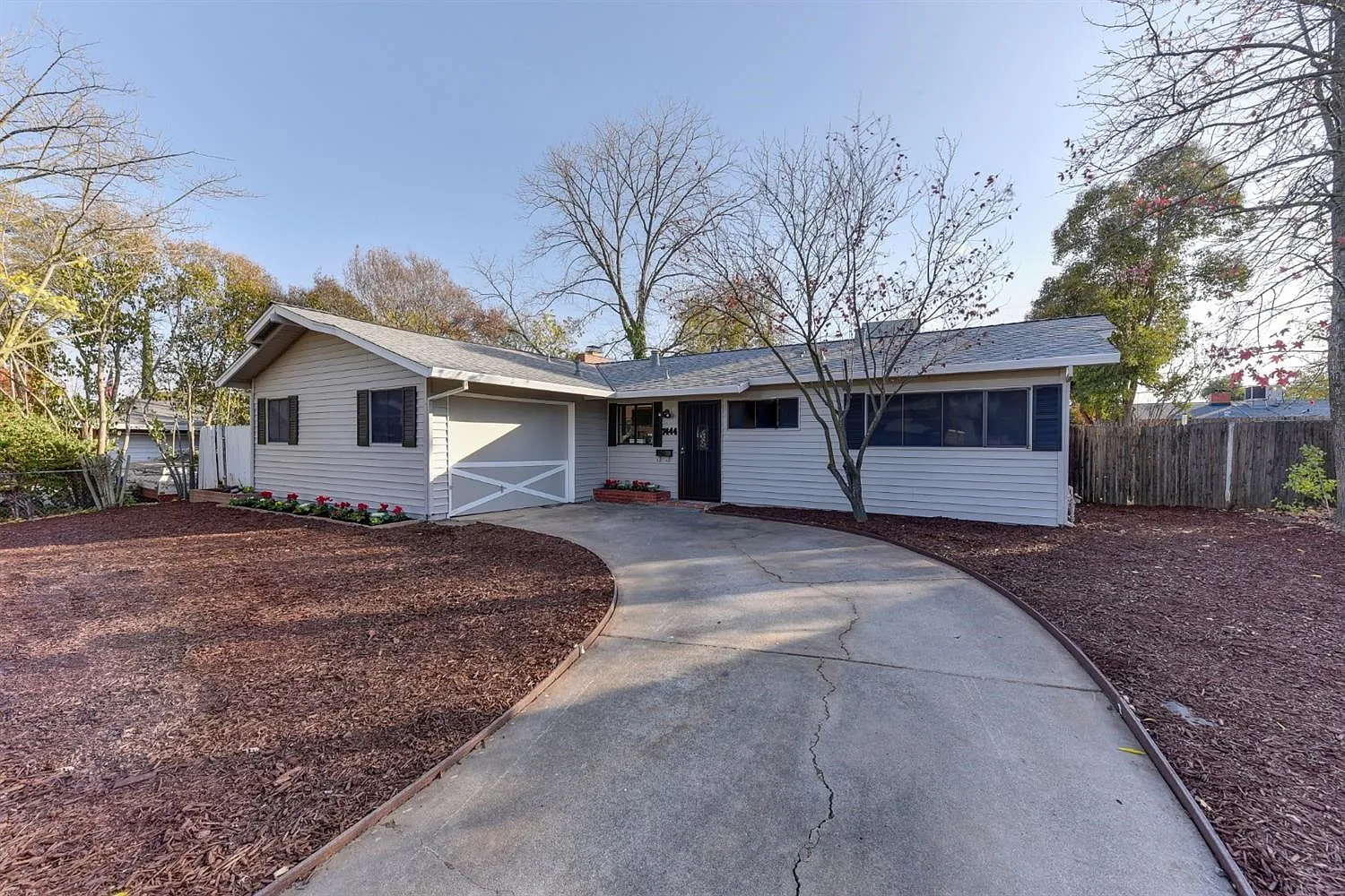 7444 Autumn Ave photo 1