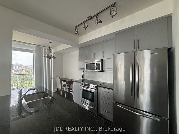 5th image of 825 Church St #2202