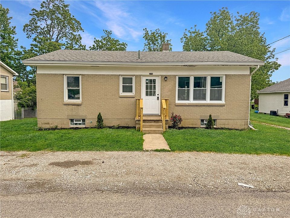 1st image of 206 E Poplar St