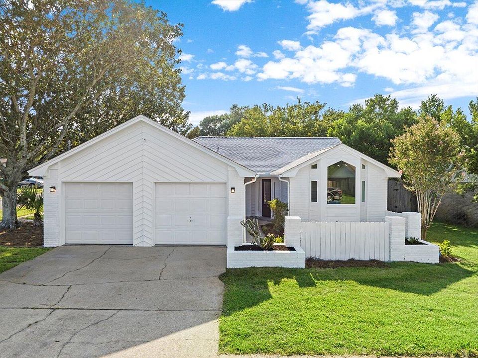 1st image of 387 Evergreen Cir