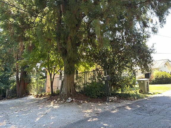 3rd image of 71 Forest Ave