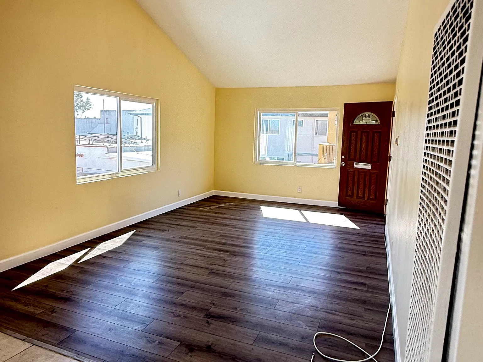 2 bed, 850 sqft, $2,500 — Photo 1