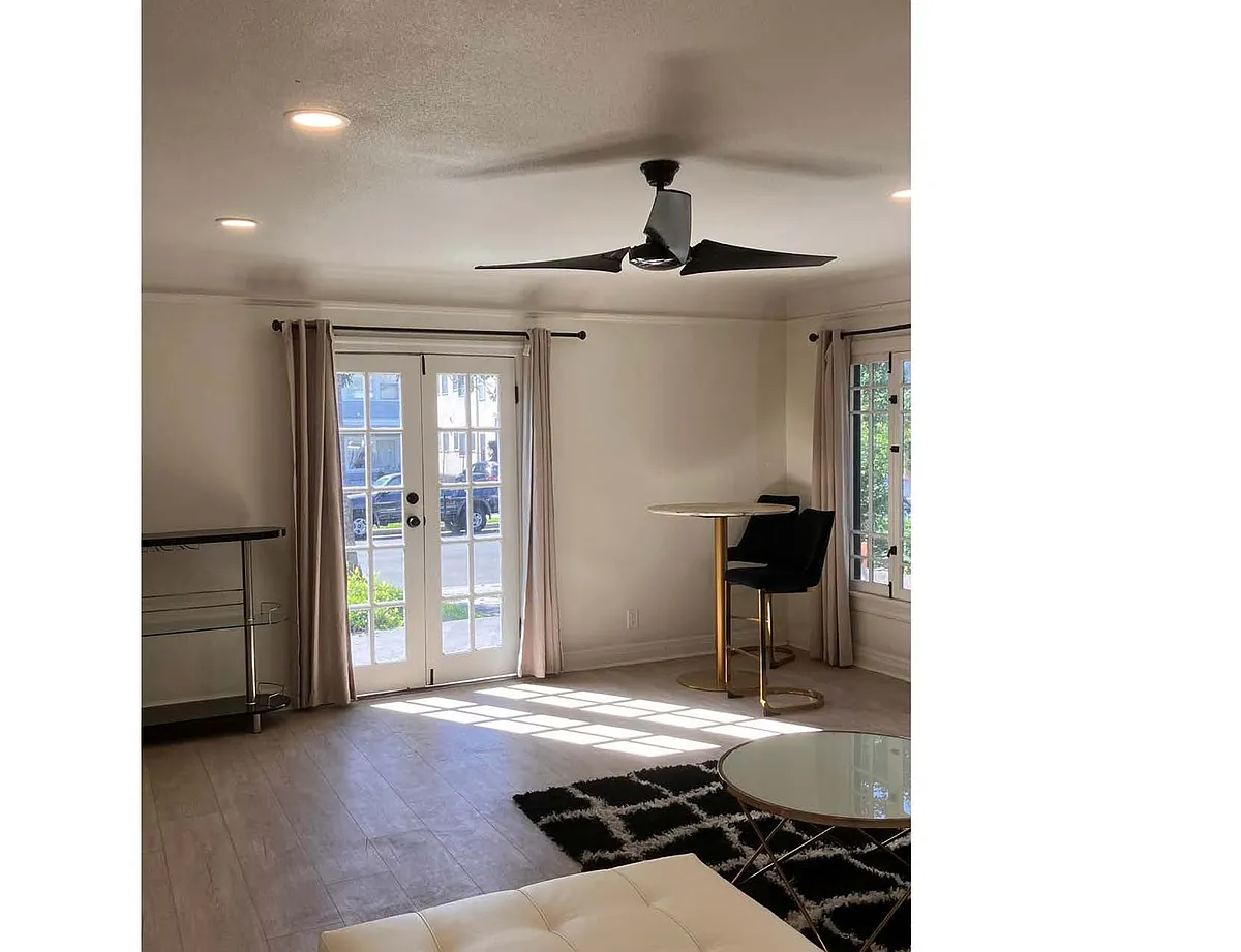 living - 2406 3rd Ave