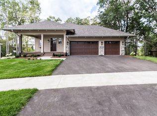 5165 Ranchview Ln N, Plymouth, MN 55446