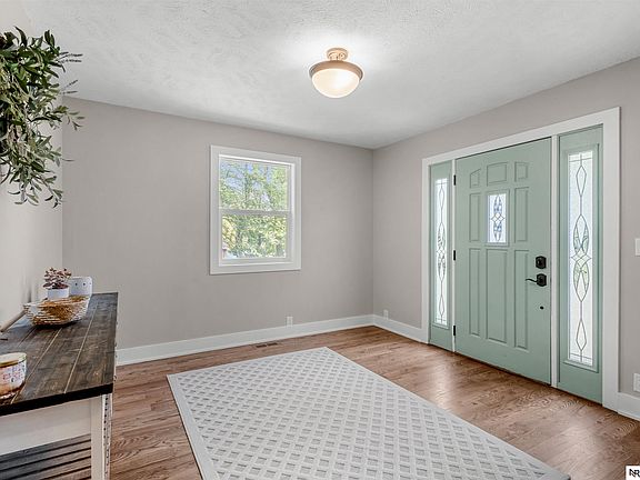 4th image of 1047 Beaver Lake Blvd