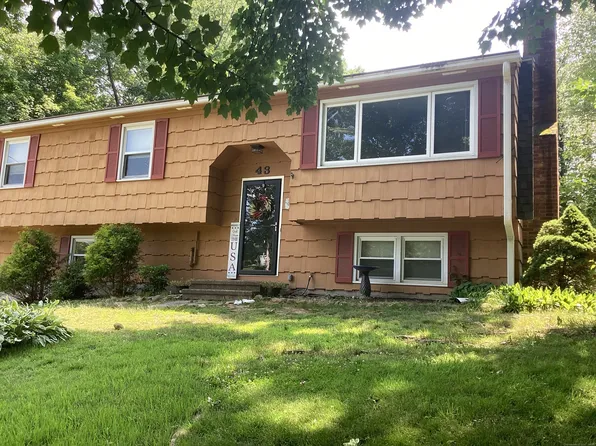 43 Summerwood Drive, Wallingford, CT 06492