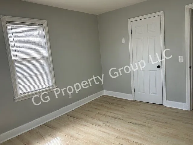 475 Virgil Ave — Photo 5
