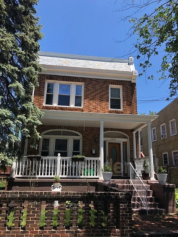 2 bed, 1.0 bath, 1000 sqft, $1,600 — Photo 1