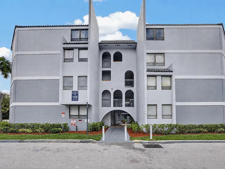 1900 N Congress Ave #201 — Photo 2