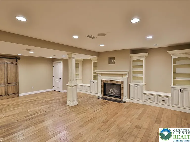 284 Walker Rd — Photo 88