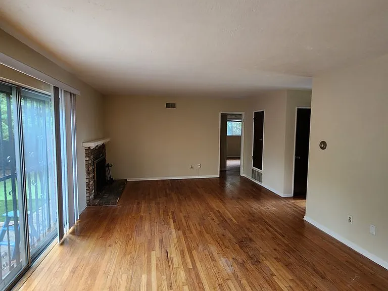 2609 Elyssee St — Photo 3