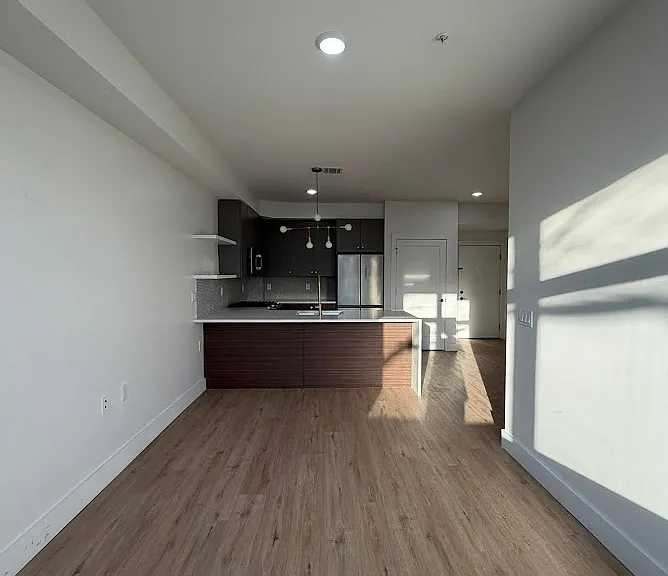 276 Duncan Ave #4D — Photo 11