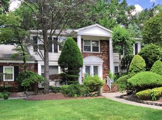 10 Hapenny Dr, Manalapan, NJ 07726