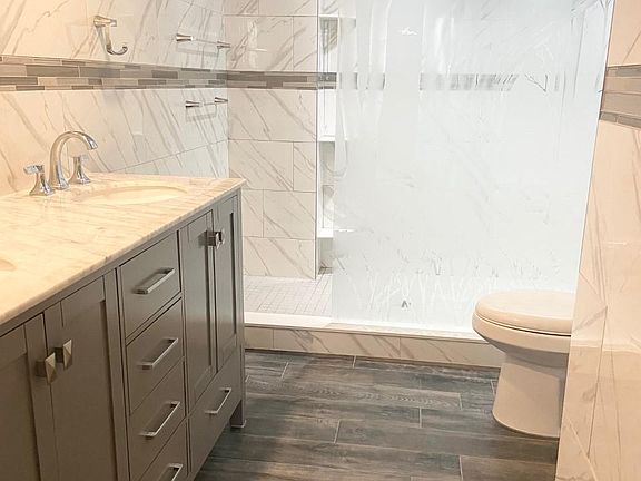 3rd image of 380 Pelissier St #1306