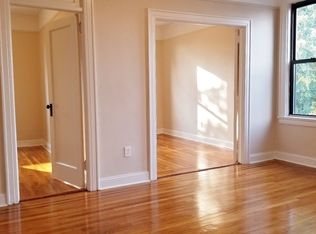 3432 33rd St APT 3R, Astoria, NY 11106
