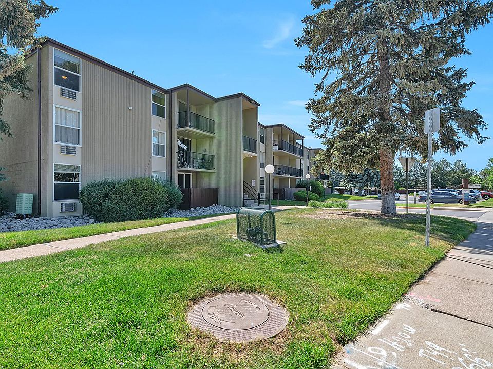 Top floor corner unit condo in Torrey Pines