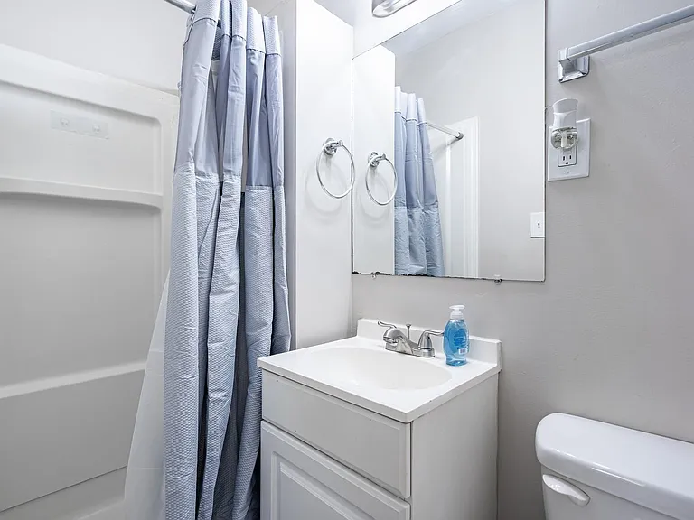 Latona Dr SW — Photo 4
