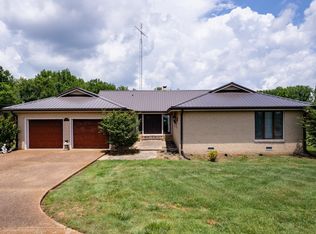 376 Five Points Rd, Leoma, TN 38468