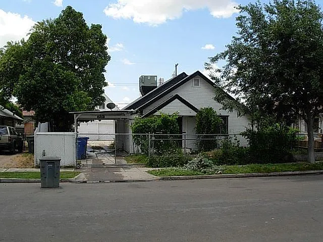 2028 E Clay Ave