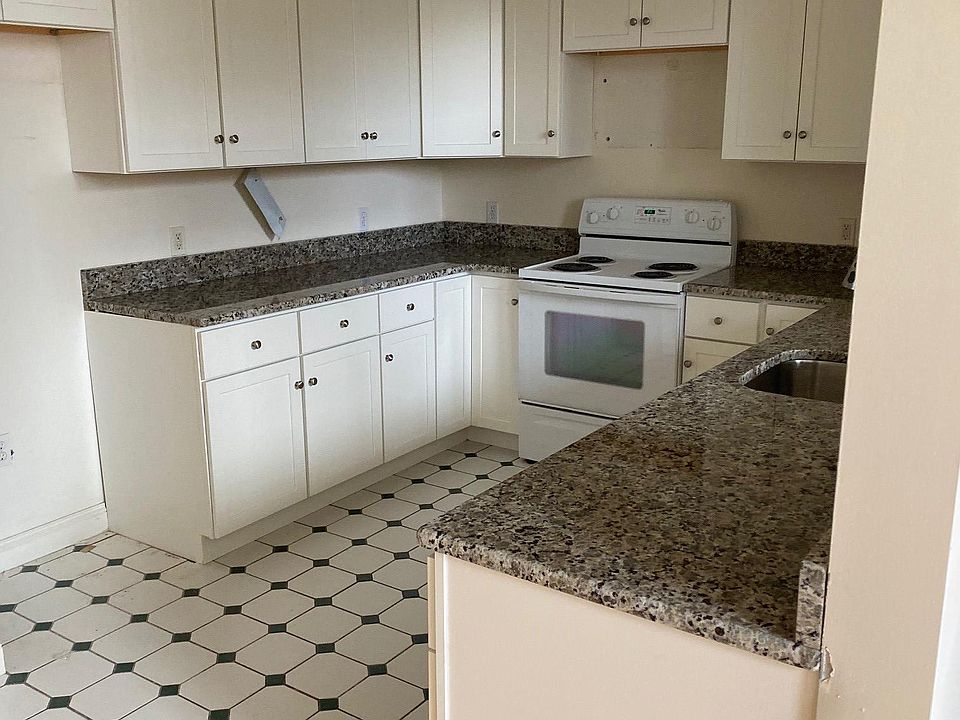 1st image of 8 Lincoln St APT 212