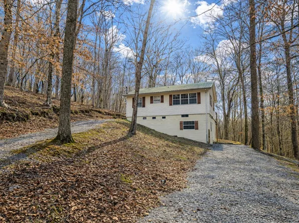 1377 Four Seasons Dr, Smithville, TN 37166