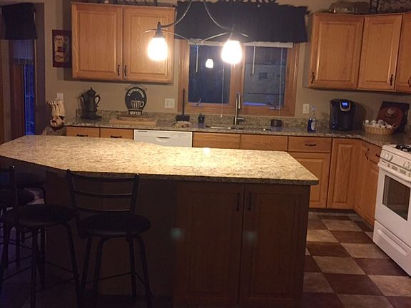 4th image of 628 Charles Pl