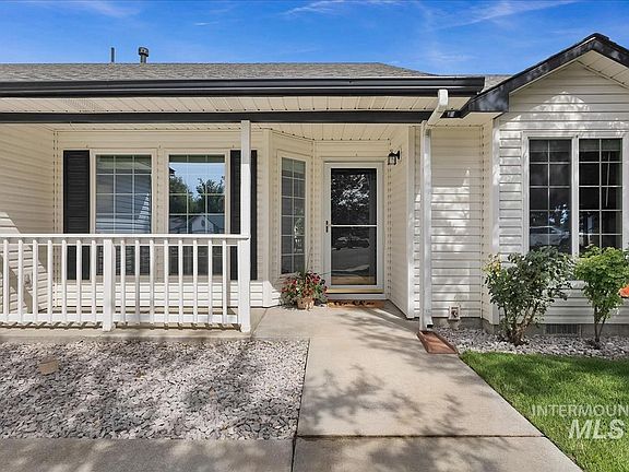 2nd image of 16915 N Waterford Way