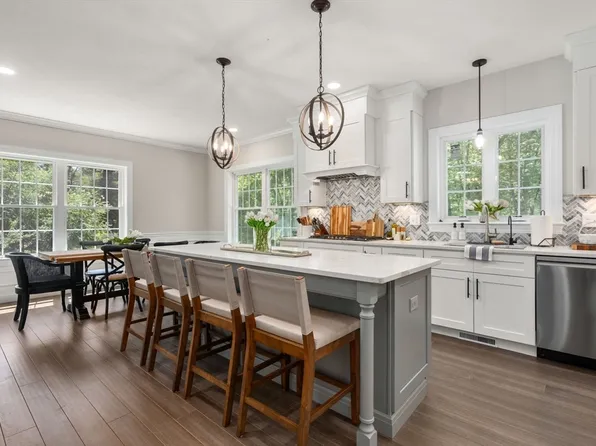275 Chestnut St, Hudson, MA 01749