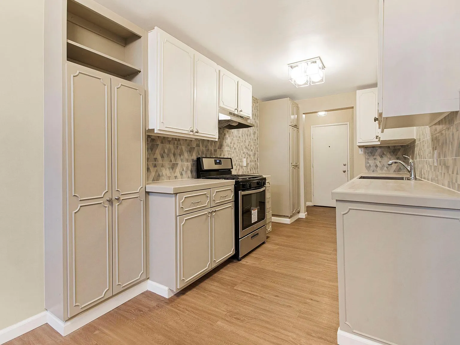 1 bed, 961 sqft, $1,400 — Photo 2