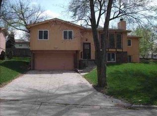 4867 Vernon Ave, Omaha, NE 68104