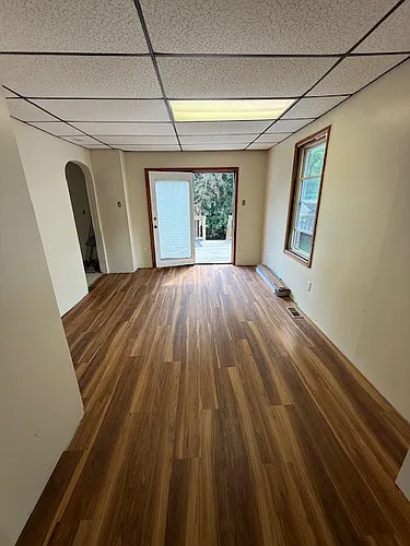 539 W Market St Photo 1
